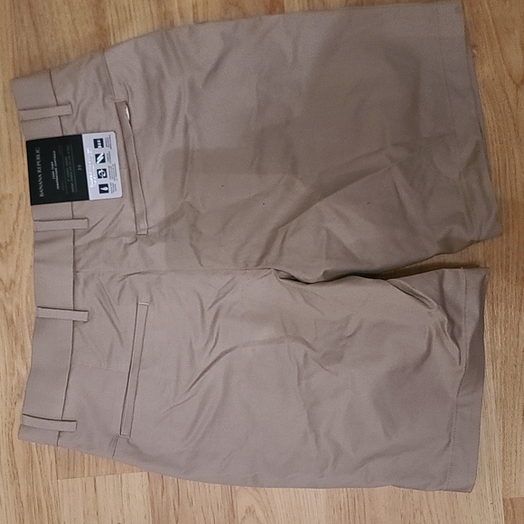 Banana Republic 9in core temp shorts - Picture 2 of 2